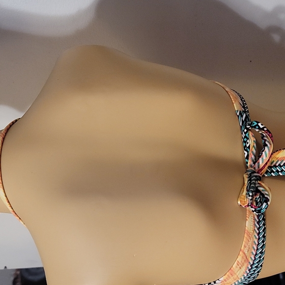 Beautiful & fun muti print color bikini top med - Picture 4 of 8